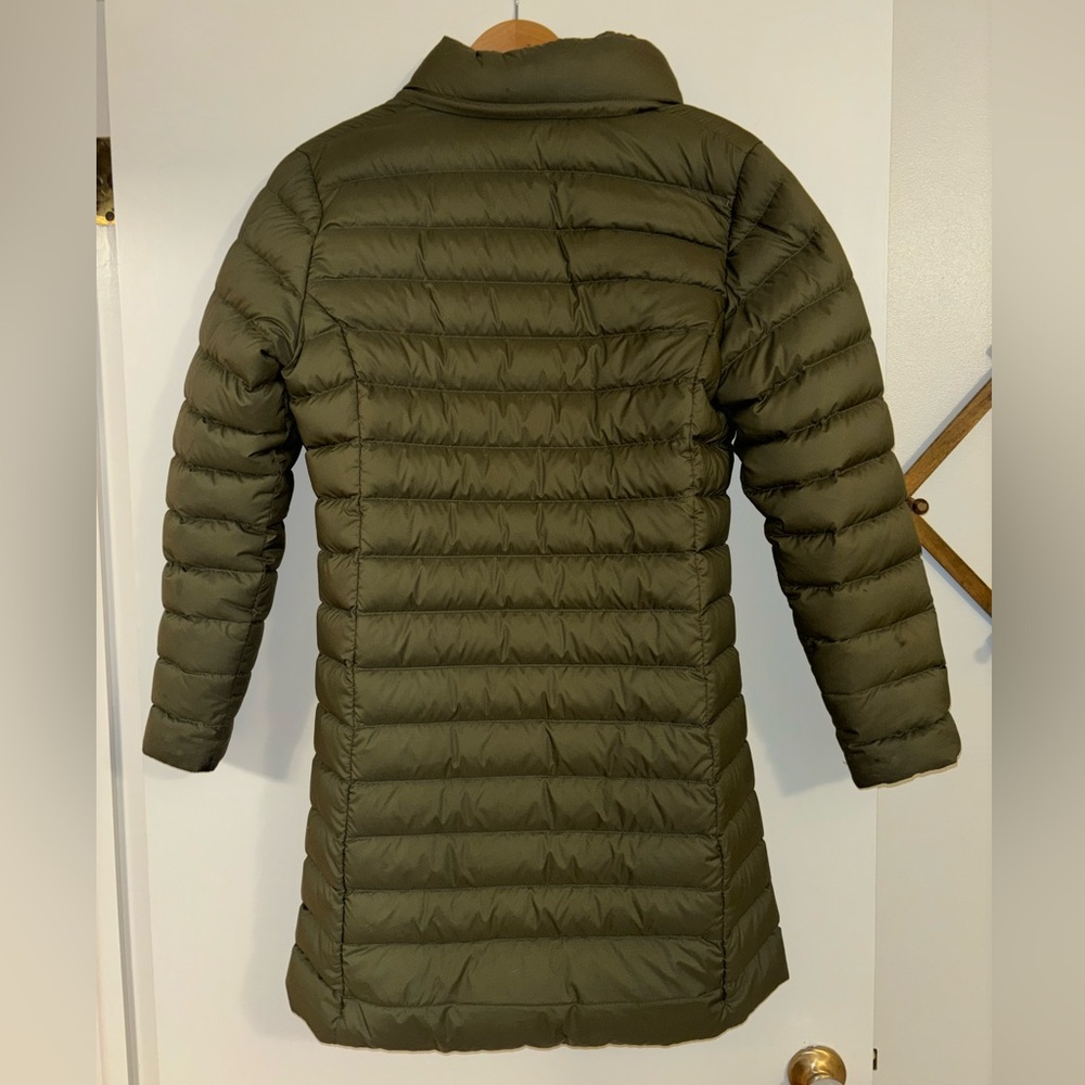 Patagonia Women's Green Puffer Jacket - Picture 2 of 6